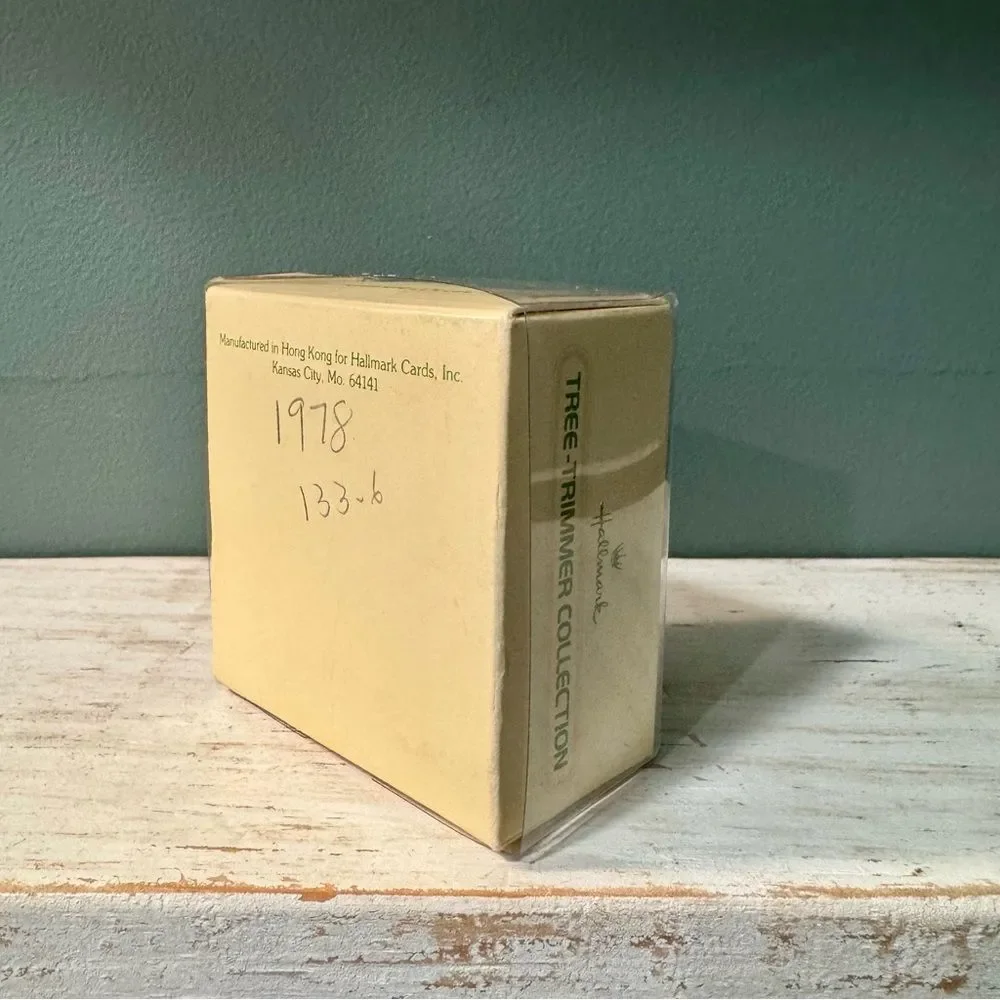 1978 Hallmark Little Trimmer Thimble Mouse Tree Trimmer Collection Ornament